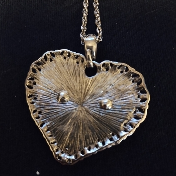 Elegant Love Heart Pendant Necklace and Bangle Set - Picture 6 of 7